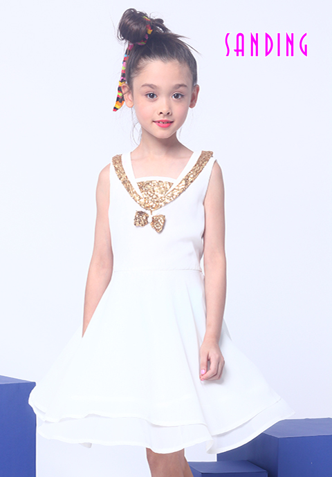 Đầm tung tròn phối coup trước
