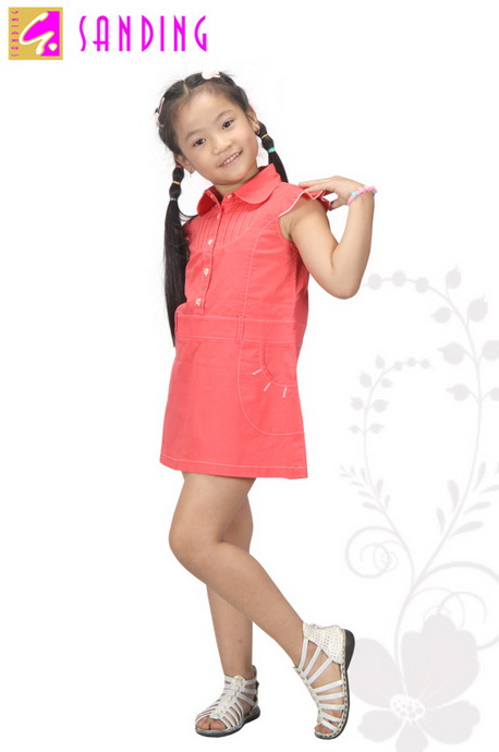 Váy liền màu đỏ bé gái