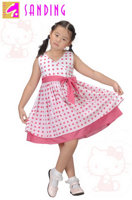 Đầm xòe rộng chấm bi đỏ