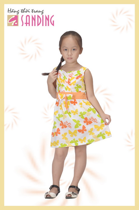 Đầm màu trắng cánh bướm