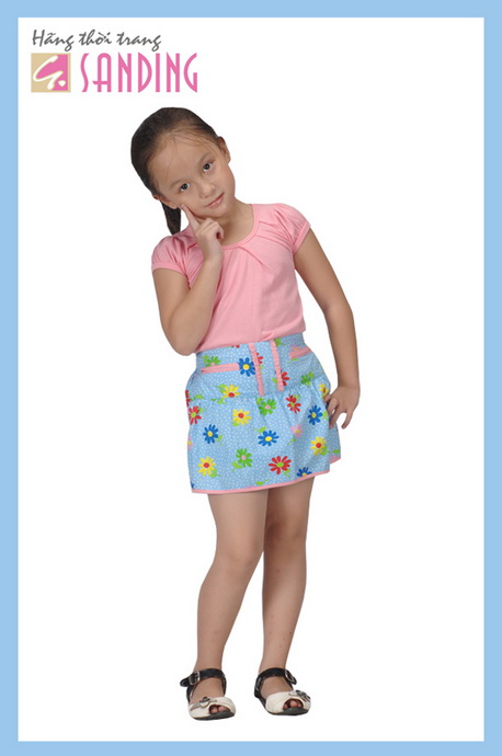 Áo hồng quần short xanh