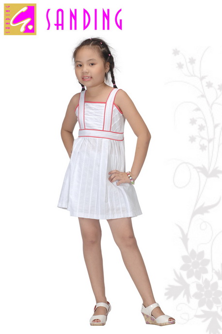 Đầm màu trắng bé gái hai dây